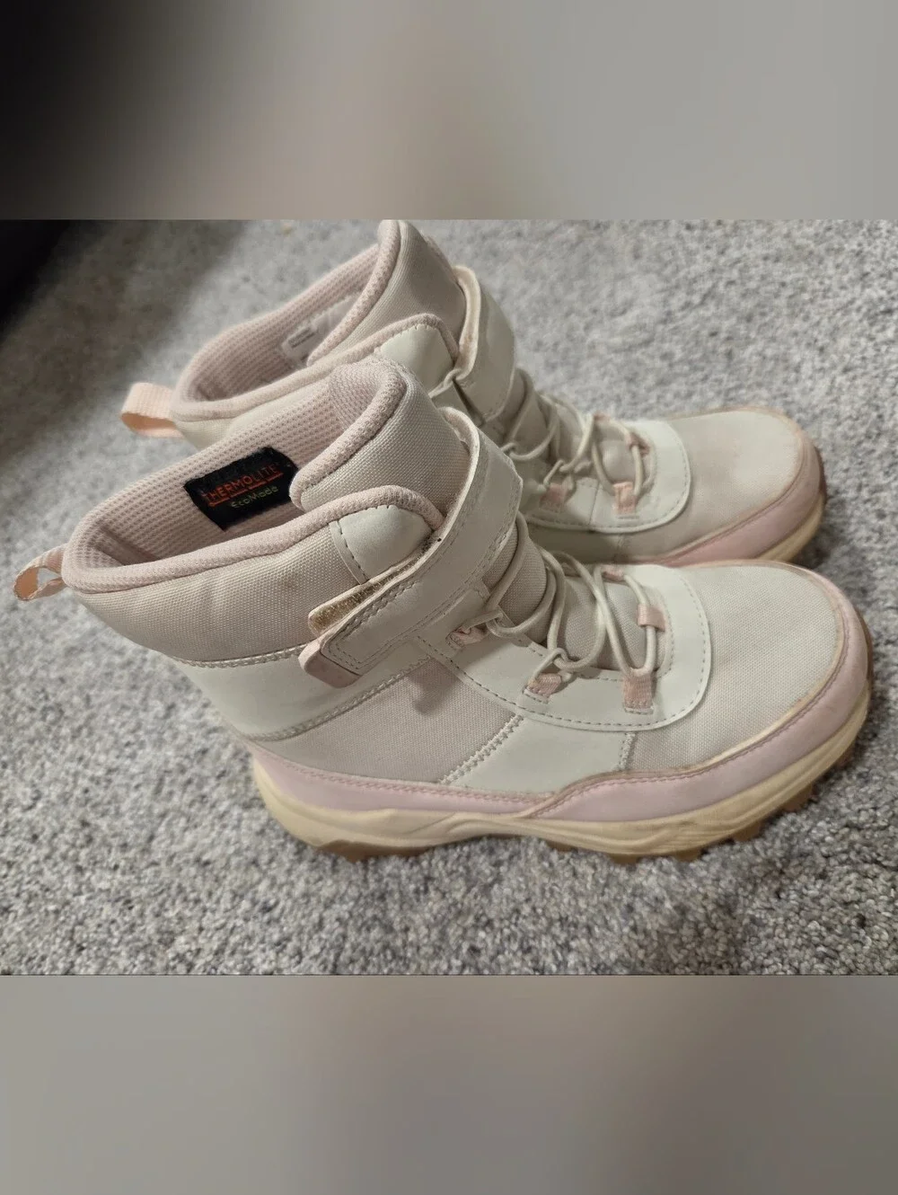 Girls Cat And Jack Size 1 - Light Pink and Cream Snowboots!